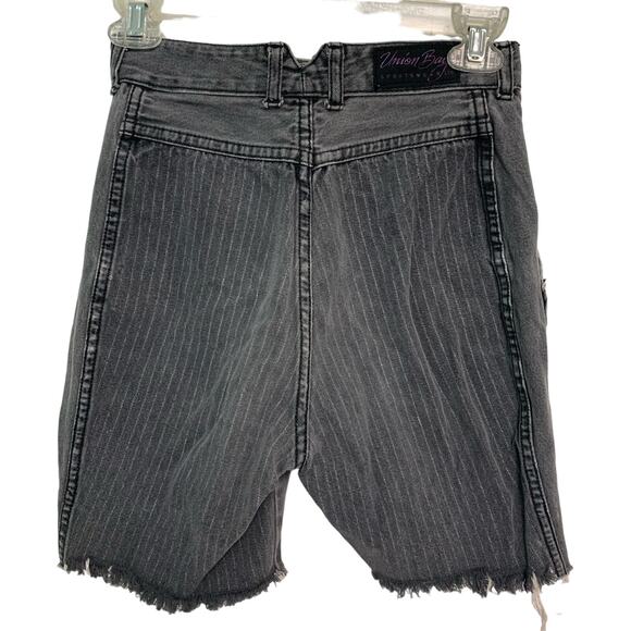 Union Bay Sportswear LTD. Vintage Women's Gray Stripe Fray Long Shorts Size 25 - Picture 2 of 6